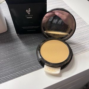 Younique powder foundation